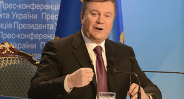 Янукович надеется на духовное развитие общества благодаря театру
