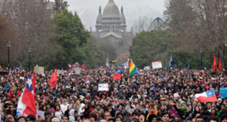 Чилийские студенты вышли на массовые протесты против самого дорогого образования в мире