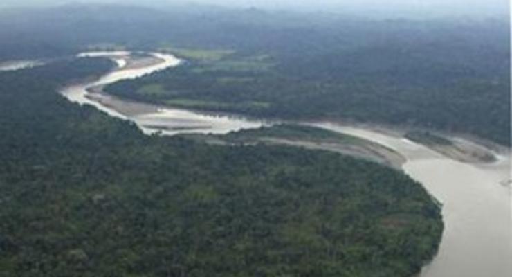 Гигантская волна на Амазонке бесследно унесла людей и тяжелую технику