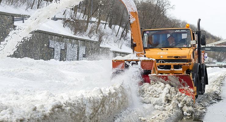 Киев чистит аж 4 снегоуборочных комбайна – Мазурчак