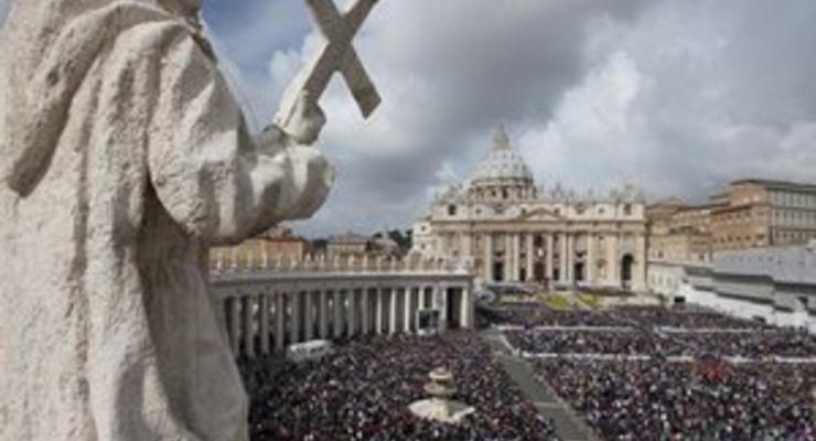 На пасхальную службу в Ватикане собрались около 250 тысяч верующих