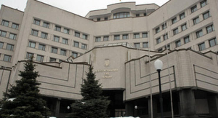 Конституционный суд начал рассматривать дело о выборах в Киеве