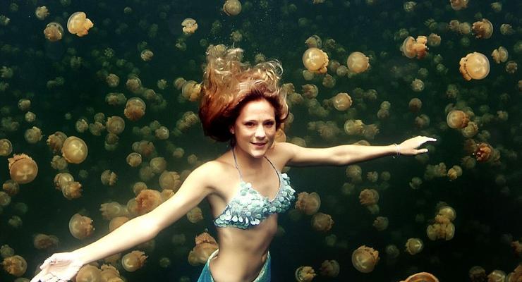 Девушка-русалка задерживает дыхание под водой на 5 минут (ФОТО)