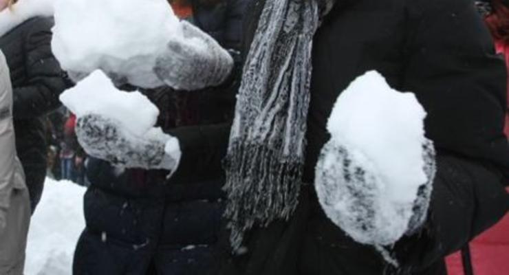 В интернете проклинают женщин-депутатов, забросанных снежками