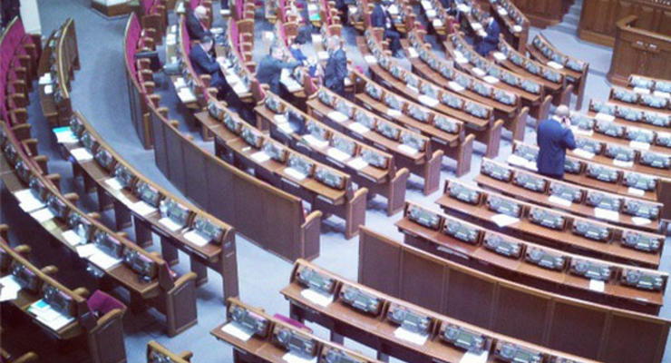 Раду могут разогнать: ТОП-5 распущенных парламентов