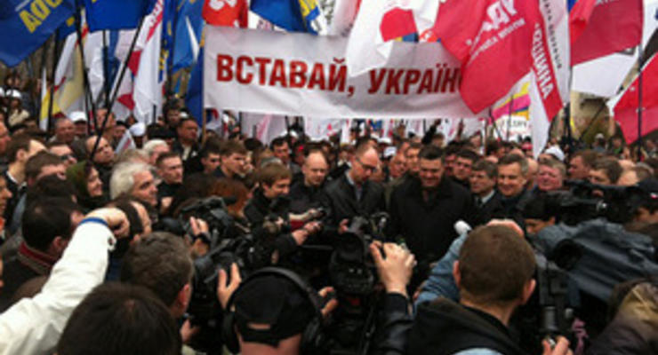 Акция Вставай, Украина! проходит в Полтаве: Батьківщина заявляет о восьми тысячах участников