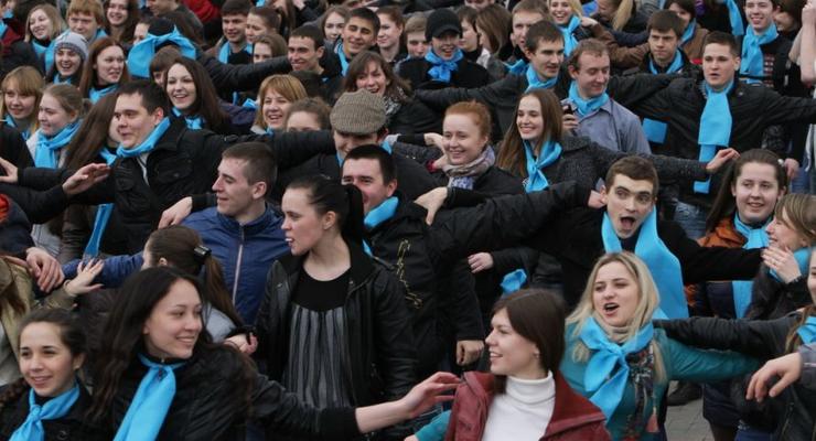 В центре Донецка молодежь танцевала сальсу (ВИДЕО)