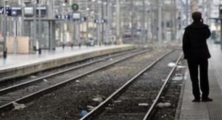 Во Франции пассажирский поезд столкнулся с краном, ранены десятки людей