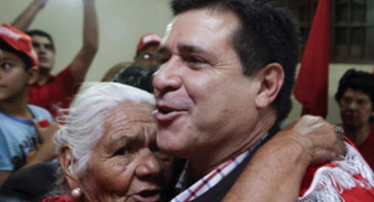 На президентских выборах в Парагвае с большим отрывом лидирует оппозиционный кандидат