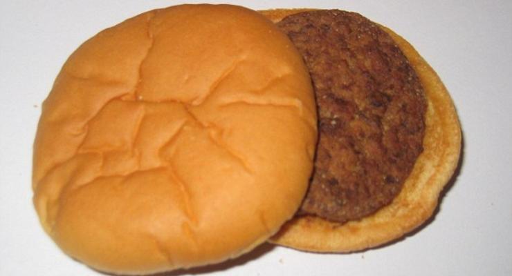 Сила консервантов: Гамбургер не сгнил за 14 лет хранения (ФОТО, ВИДЕО)