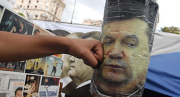 НГ: Запад усилил нажим на Януковича