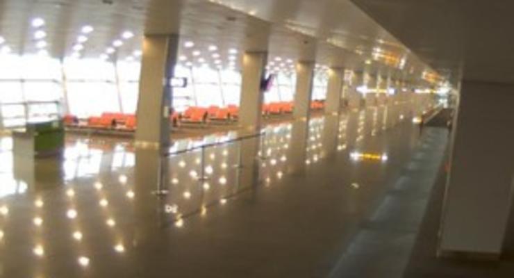 В аэропорту Киев также ищут взрывчатку, Борисполь возобновил работу