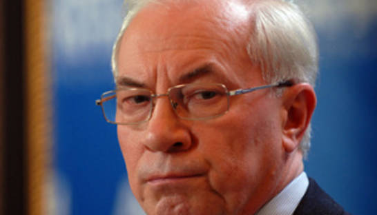 Азаров отреагировал на решения горсоветов относительно траура на 9 мая