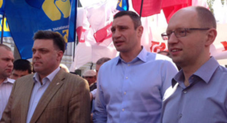 В Сумах в рамках акции Вставай, Украина! начался марш сторонников оппозиции