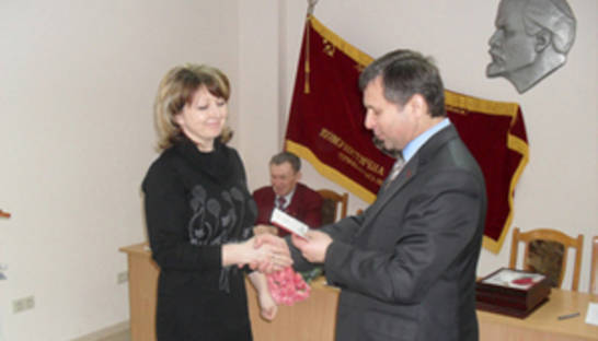 Неизвестные побили стекла в машине лидера тернопольских коммунистов