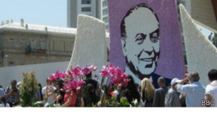 В Азербайджане растет культ личности Гейдара Алиева