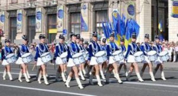 Парад барабанщиц открыл празднование Дня Европы в центре Киева