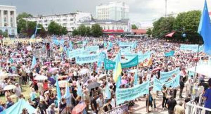 Участники митинга памяти депортации крымских татар требуют немедленной отставки Могилева