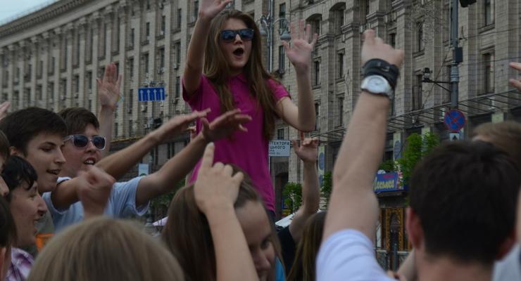 Флешмоб на Майдане: 120 человек устроили танцы
