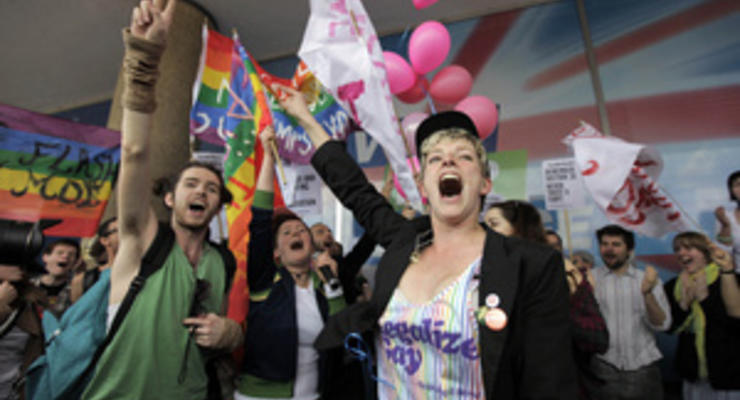 Закон о гей-браках окончательно одобрен палатой общин