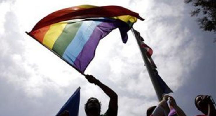 На несанкционированной акции гей-активистов в Москве полиция задержала около 30 человек