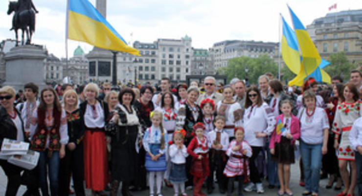 В Лондоне 200 украинцев вышли на МегаМарш в вышиванках