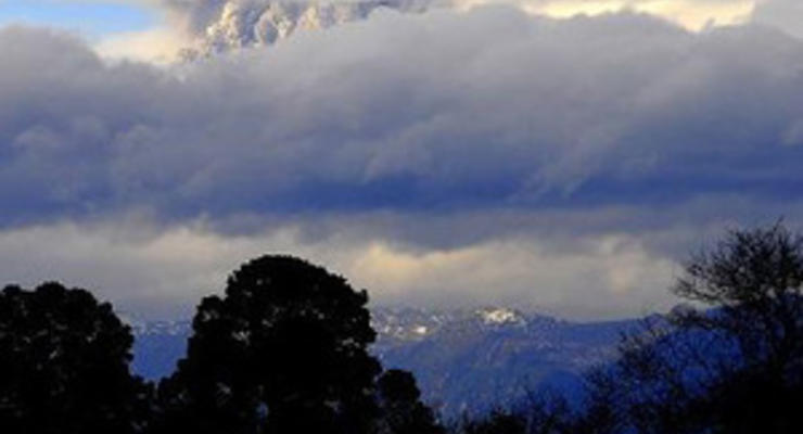 В Чили и Аргентине из-за активности вулкана эвакуировали более двух тысяч человек