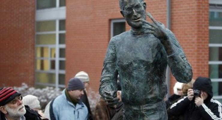 В Киеве откроют памятник Стиву Джобсу
