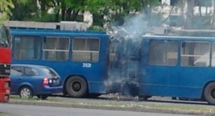 В Одессе на ходу загорелся троллейбус с пассажирами