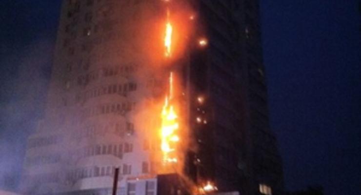 В Киеве загорелся многоэтажный жилой дом