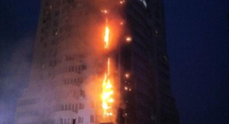 Пожар в многоэтажном доме Киева охватил 18 этажей. Очевидцы сообщили о взрыве