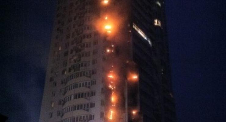 Пожар на Шулявке: "проклятый" дом горел в четвертый раз (ФОТО, ВИДЕО)