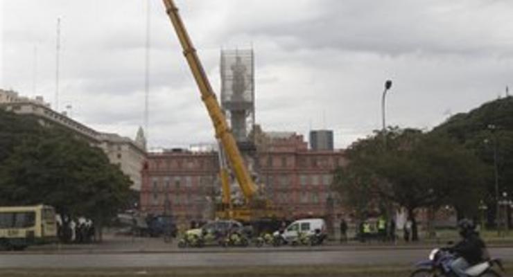 Президент Аргентины и мэр Буэнос-Айреса поссорились из-за памятника Колумбу