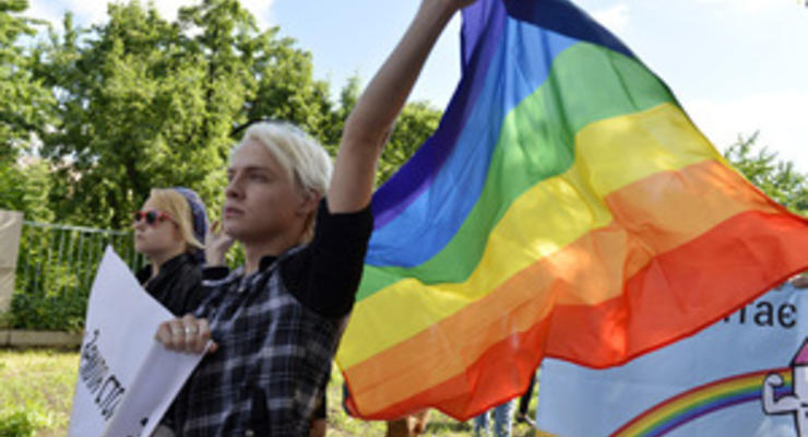 В Киеве на месте, где проходил гей-парад, отслужили молебен