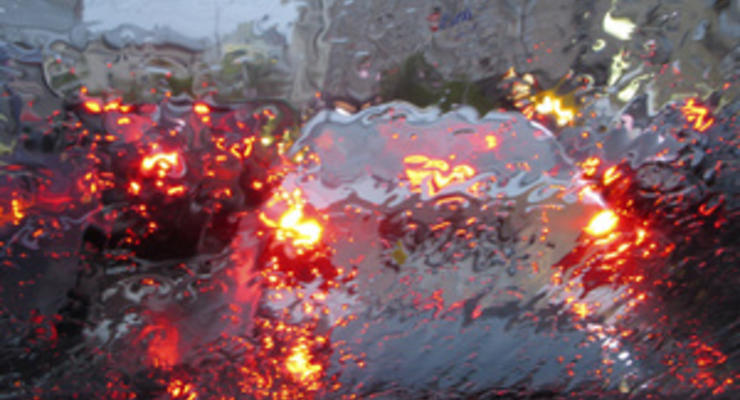 Из-за дождя в Киеве образовались многокилометровые заторы