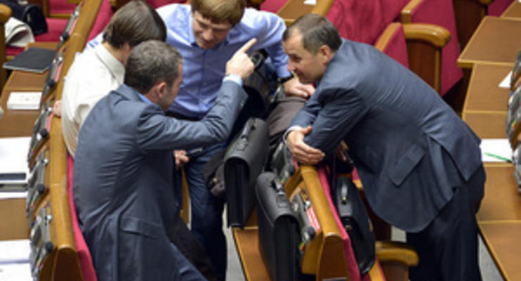 Оппозиционеры: Регионалы предлагают 3-5 миллионов долларов депутатам Батьківщини за выход из фракции