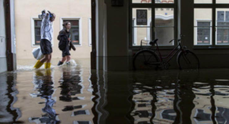 Наводнение в Германии: Власти эвакуируют десятки тысяч жителей