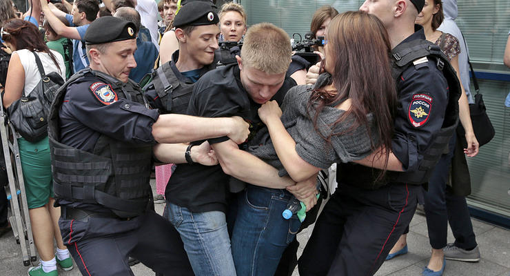Протест геев в Москве закончился традиционной дракой
