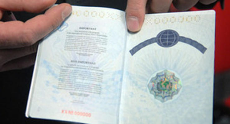 Постановление Кабмина о биометрических паспортах приостановлено