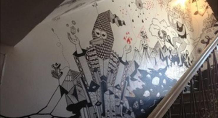 В центре Киева энтузиасты художественно разрисовали стены трех этажей
