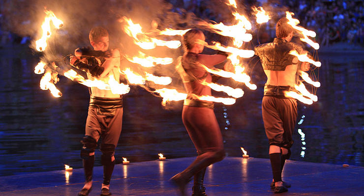 Красочные танцы с огнем: в Киеве начался Fire Fest