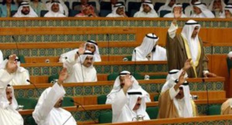 Суд Кувейта постановил распустить парламент
