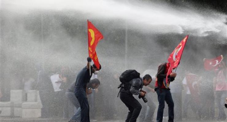 Беспорядки в Турции: демонстрантов разогнали водометами и газом (ФОТО, ВИДЕО)