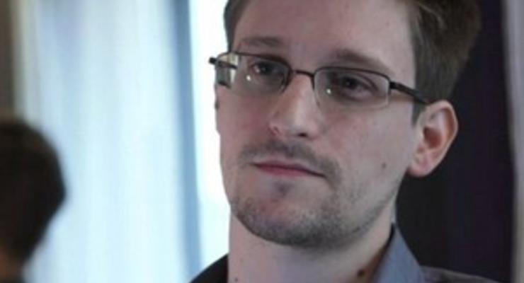 Отец Сноудена просит его не разглашать секретную информацию
