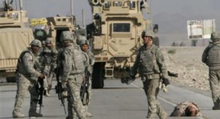 Американские военные в Афганистане уничтожают военную технику и продают как металлолом