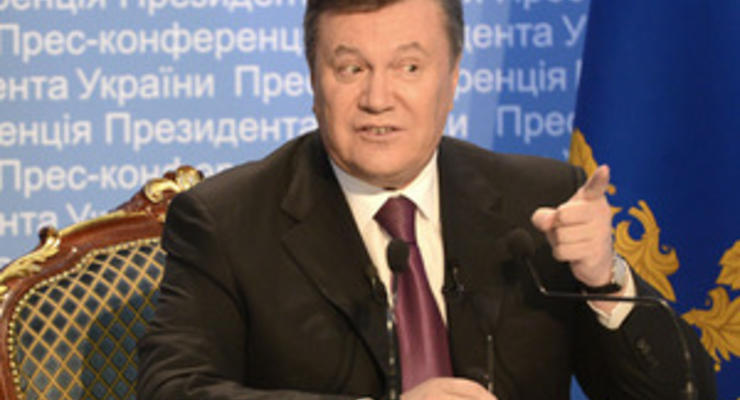 Янукович пригрозил увольнением за невыполнение указа о местном самоуправлении