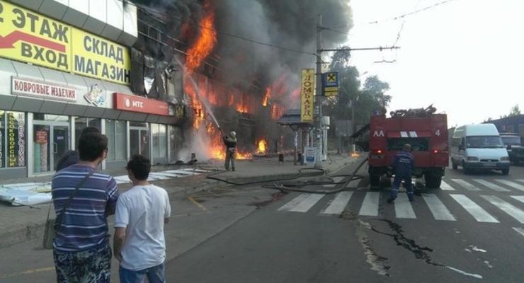Взрывы и пожар: в Донецке пылал торговый центр (ФОТО, ВИДЕО)