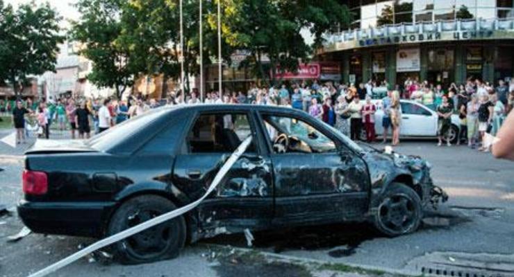 Авария в Сумах: пьяный водитель снес остановку с людьми (ФОТО, ВИДЕО)
