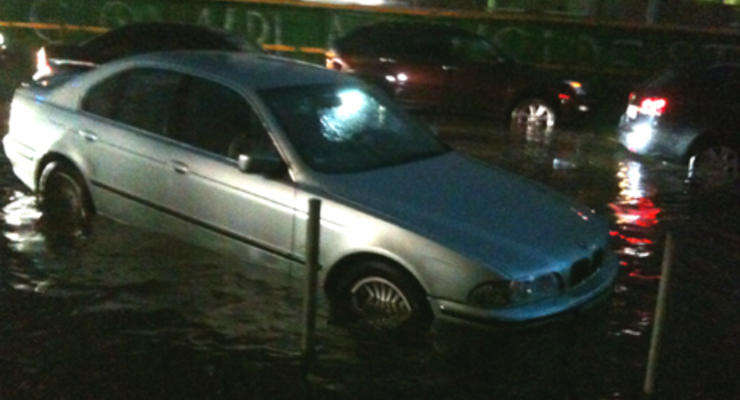 Потоп в Киеве: ливень затопил сразу несколько районов (ФОТО, ВИДЕО)