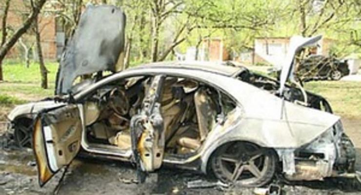 В Енакиево найден сгоревший Mercedes с трупом в багажнике